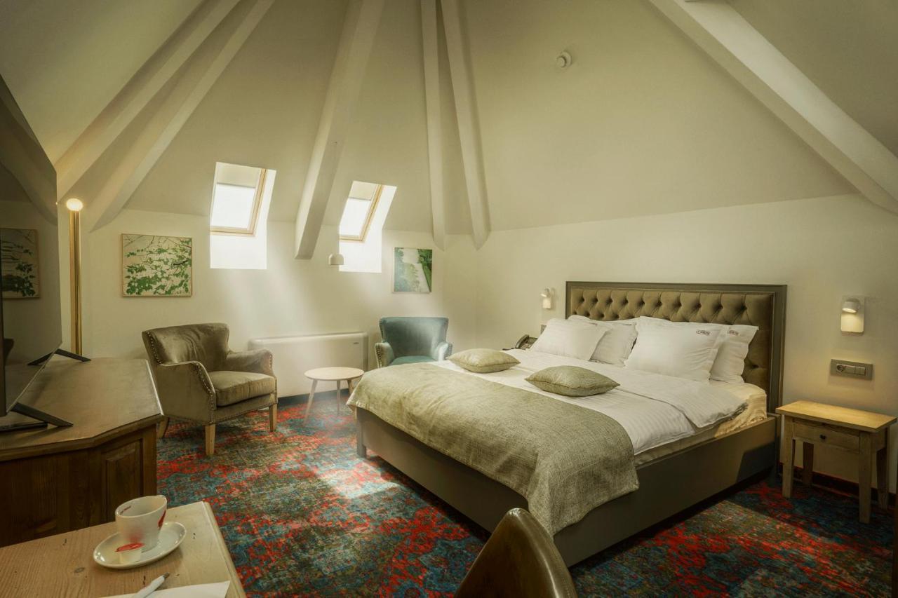 Отель La Boheme Boutique Casa Soare Бухарест Экстерьер фото