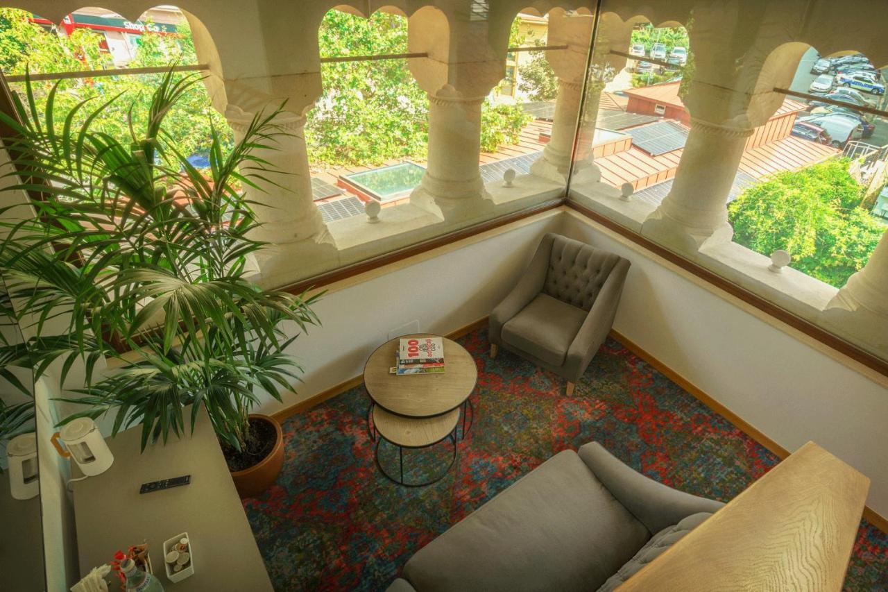 Отель La Boheme Boutique Casa Soare Бухарест Экстерьер фото