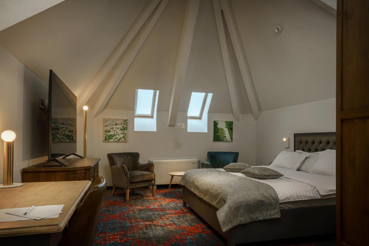 Отель La Boheme Boutique Casa Soare Бухарест Экстерьер фото