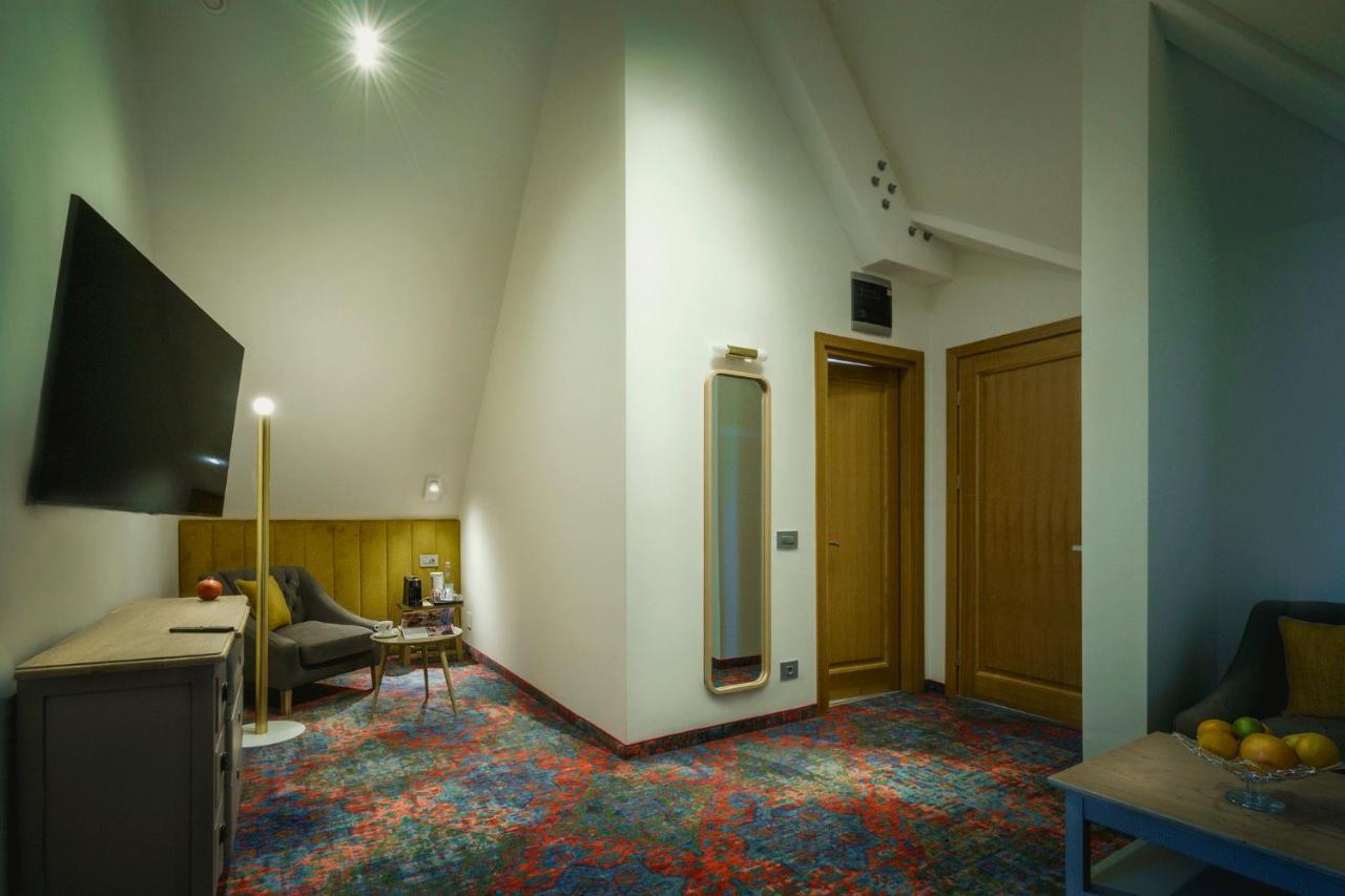 Отель La Boheme Boutique Casa Soare Бухарест Экстерьер фото