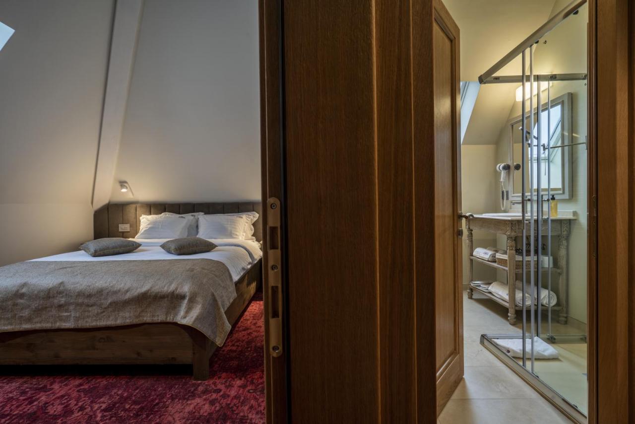 Отель La Boheme Boutique Casa Soare Бухарест Экстерьер фото